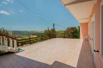 Apartmány Silva, zadní terasa pro B1 a B2, Vlašiči, ostrov Pag, Chorvatsko