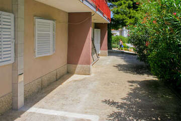 Apartmány Borovina - okolí domu, Omiš-Duće, Chorvatsko