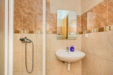 Příklad dvoulůžkového pokoje - penzion Stari Dvori, Metajna, ostrov Pag, Chorvatsko