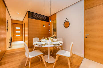 Apartmán Laura - stůl a židle, Moščenička Draga, Istrie, Chorvatsko