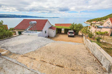 Apartmán Nikša - parkování u domu, Vela Farska, ostrov Brač, Chorvatsko