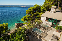 Apartmány Bagarić - venkovní posezení před společným grilem s vybavenou kuchyní, Medići, Chorvatsko