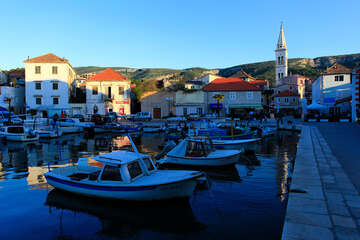 Jelsa - centrum města, ostrov Hvar, Chorvatsko