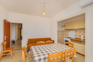 apartmány Paško: apartmán A4 pro 6-7 osob, 1. poschodí