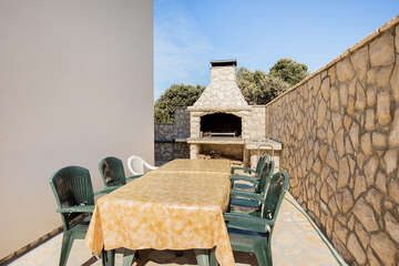 Apartmány Vito - gril s posezením u domu, Mandre, ostrov Pag, Chorvatsko