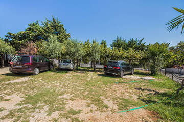 Penzion Adria Haus - parkoviště, Posedarje, Zadarská riviéra, Chorvatsko