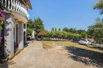 Penzion Adria Haus - parkoviště, Posedarje, Zadarská riviéra, Chorvatsko