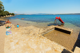 Penzion Adria Haus - soukromá pláž pro hosty penzionu, Posedarje, Zadarská riviéra, Chorvatsko