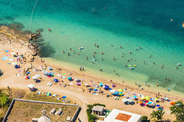 Prázdninový dům Mikula - letecký pohled na písečnou pláž, Povljana, ostrov Pag, Chorvatsko