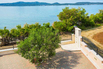 Apartmány Slobodan - venkovní sprcha na dvoře u domu, Sukošan, Zadarská riviéra, Chorvatsko