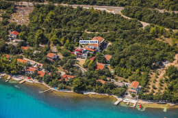 Posedarje - letecký pohled na penzion Adria Haus, Zadarská riviéra, Chorvatsko