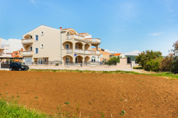 Apartmány Slobodan - okolí domu, Sukošan, Zadarská riviéra, Chorvatsko