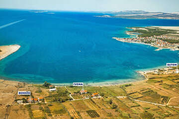 Povljana - letecký pohled na písečné pláže, ostrov Pag, Chorvatsko