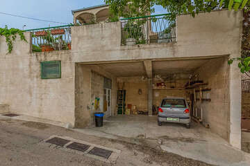 Apartmány Marćelina - garáž, Pisak, Omišská riviéra, Chorvatsko