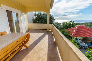 Apartmány Odorčić - terasa apartmánu A, Potočnica, ostrov Pag, Chorvatsko