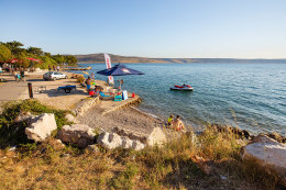 Starigrad - oblázkové pláže, Zadarská riviéra, Chorvatsko