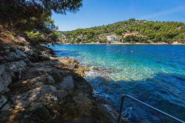 Sali - skalnaté pláže, ostrov Dugi Otok, Chorvatsko