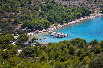 Murter - oblázková pláž Čigrađa - letecký pohled, ostrov Murter, Chorvatsko
