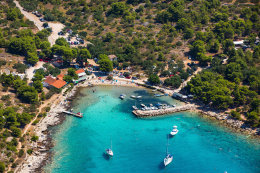 Murter - oblázková pláž Čigrađa - letecký pohled, ostrov Murter, Chorvatsko