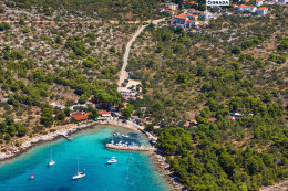 Murter - oblázková pláž Čigrađa - letecký pohled, ostrov Murter, Chorvatsko