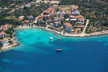 Kanica - hlavní oblázková pláž - letecký pohled, Šibenická riviéra, Chorvatsko