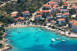 Kanica - hlavní oblázková pláž - letecký pohled, Šibenická riviéra, Chorvatsko