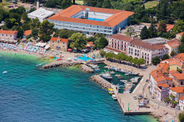 Pláže Moščenička Draga - letecký pohled, Istrie, Chorvatsko