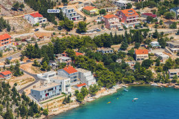 Pláže Starigrad - letecký pohled, Zadarská riviéra, Chorvatsko