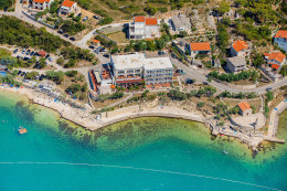 Pláže Novigrad - letecký pohled, Zadarská riviéra, Chorvatsko