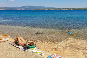 Soukromá pláž pro hosty penzionu Adria Haus, Posedarje, Zadarská riviéra, Chorvatsko
