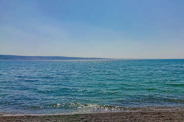 Oblázková pláž Starigrad, Zadarská riviéra, Chorvatsko