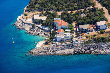 Pláže Pokrivenik - letecký pohled, ostrov Hvar, Chorvatsko