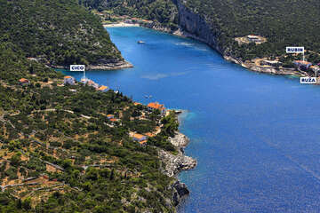 Pláže Pokrivenik - letecký pohled, ostrov Hvar, Chorvatsko