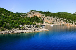 Pláže Pokrivenik, ostrov Hvar, Chorvatsko