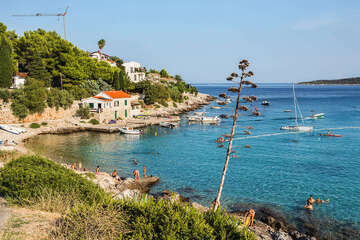 Pláže Milna, ostrov Vis, Chorvatsko