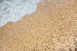 Dražica - oblázková pláž Plat, ostrov Pag, Chorvatsko