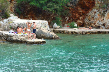 Potočnica - betonové plácky ke slunění, ostrov Pag, Chorvatsko