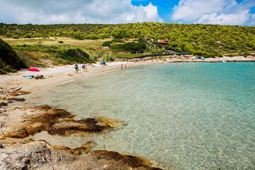Písečná pláž Zaglav - 1 km od Milny, ostrov Vis, Chorvatsko