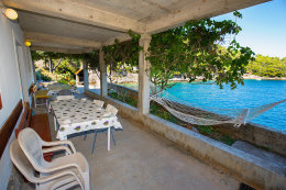 Apartmány Vlaho I, terasa před domem, jižní zátoky, ostrov Hvar, Chorvatsko