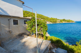 Apartmány Vlaho I - venkovní sprcha, jižní zátoky, ostrov Hvar, Chorvatsko