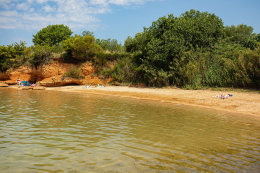 Mobilhome Maar - písečná pláž 500 m severozápadně od mobilhomů, Biograd na moru, Zadarská riviéra, Chorvatsko