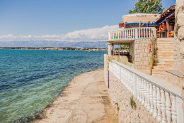 Apartmány Beko - restaurace 130 m od domu, Vrsi, Zadarská riviéra, Chorvatsko