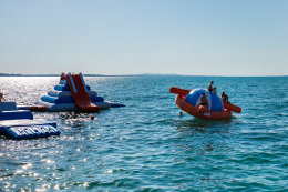 Pláže Vrsi - oblázková pláž Mulo, Zadarská riviéra, Chorvatsko