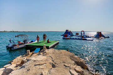 Pláže Vrsi - oblázková pláž Mulo, Zadarská riviéra, Chorvatsko