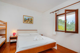 A1 - apartmány Lara, jižní zátoky, ostrov Hvar, Chorvatsko