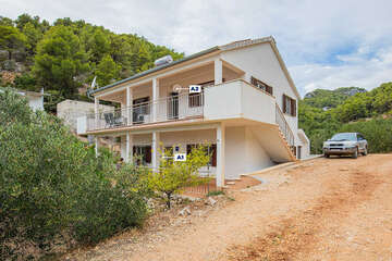 A1 - apartmány Lara - přístup k apartmánu po schodech, jižní zátoky, ostrov Hvar, Chorvatsko