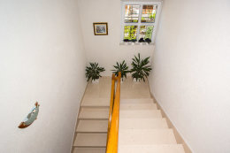 Apartmány Marijana - schodiště v domě, Promajna, Chorvatsko