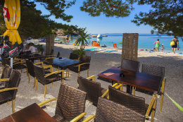 Promajna - bar u pláže, Makarská riviéra, Chorvatsko