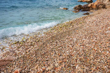 Povile - detail kamenité pláže, Crikvenická riviéra, Chorvatsko