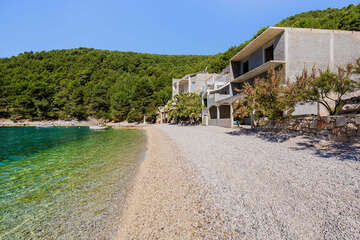 Apartmány Meri (fotografie před dokončením), jižní zátoky ostrova Hvar, Chorvatsko